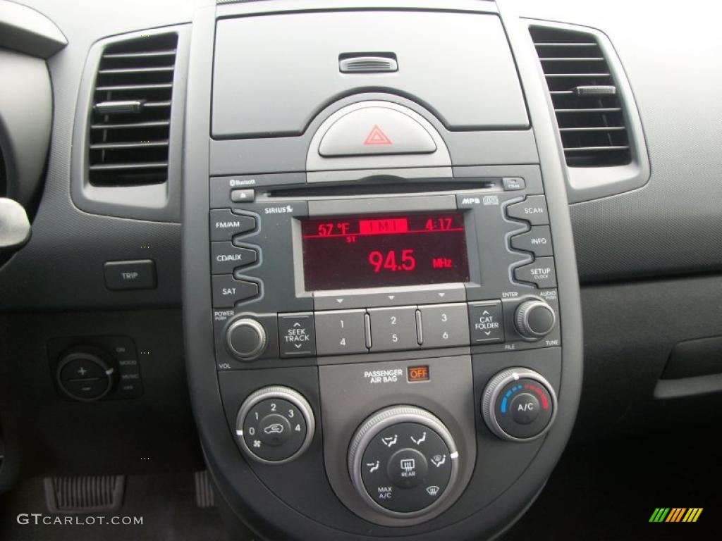 2010 Kia Soul Denim Special Edition Controls Photo #47059040