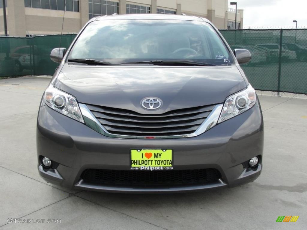 2011 Sienna XLE - Predawn Gray Mica / Light Gray photo #8