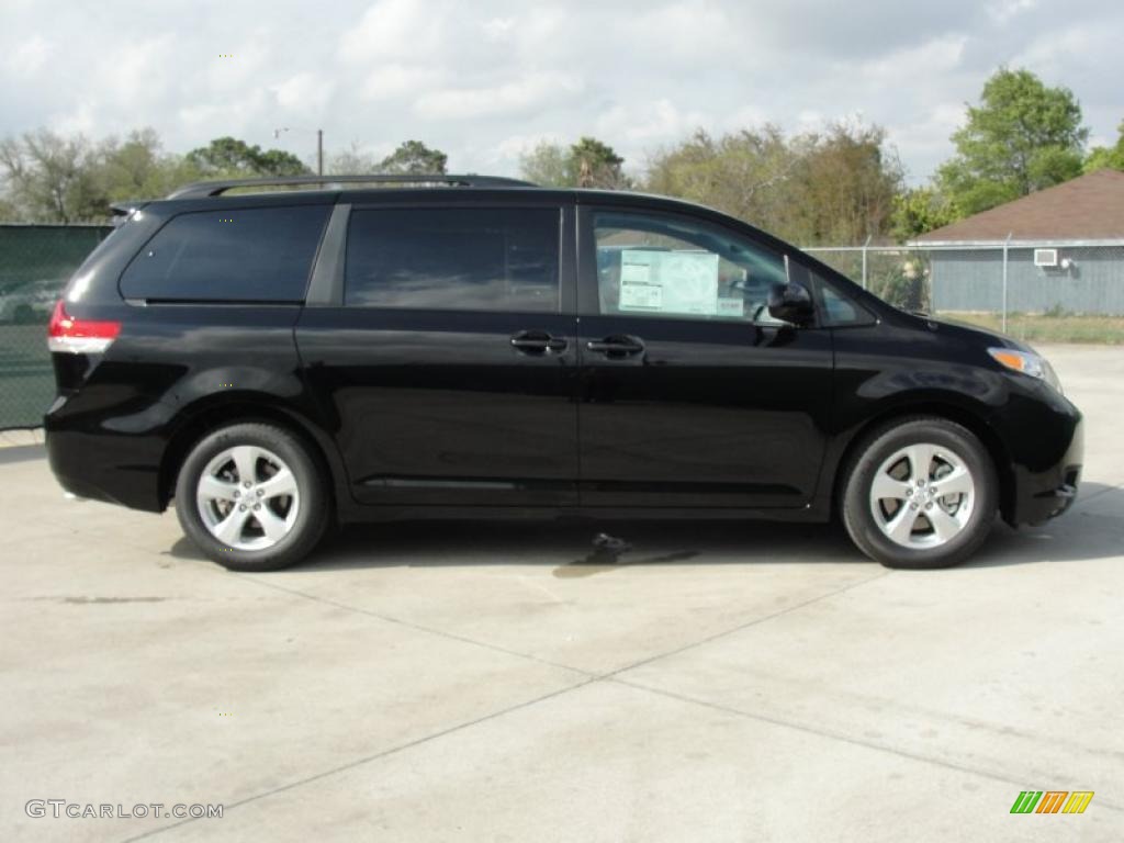 2011 Sienna LE - Black / Light Gray photo #2