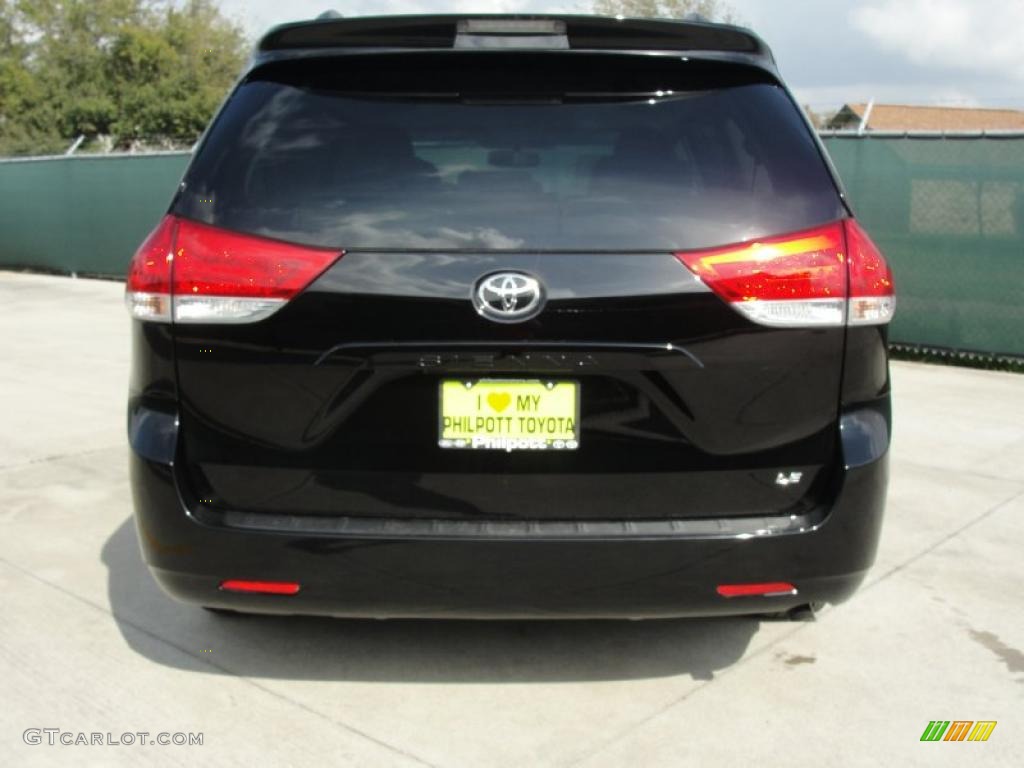 2011 Sienna LE - Black / Light Gray photo #4