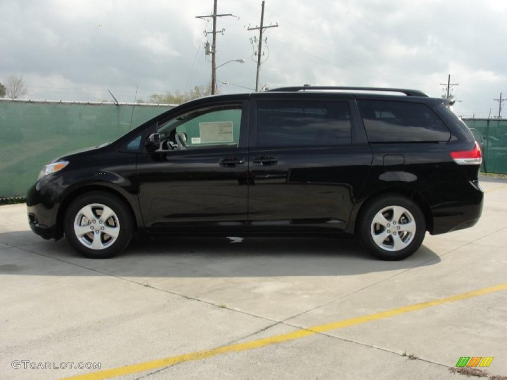 2011 Sienna LE - Black / Light Gray photo #6