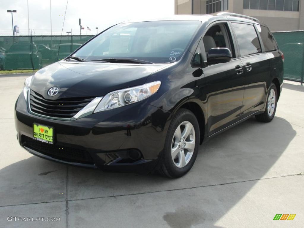 2011 Sienna LE - Black / Light Gray photo #7