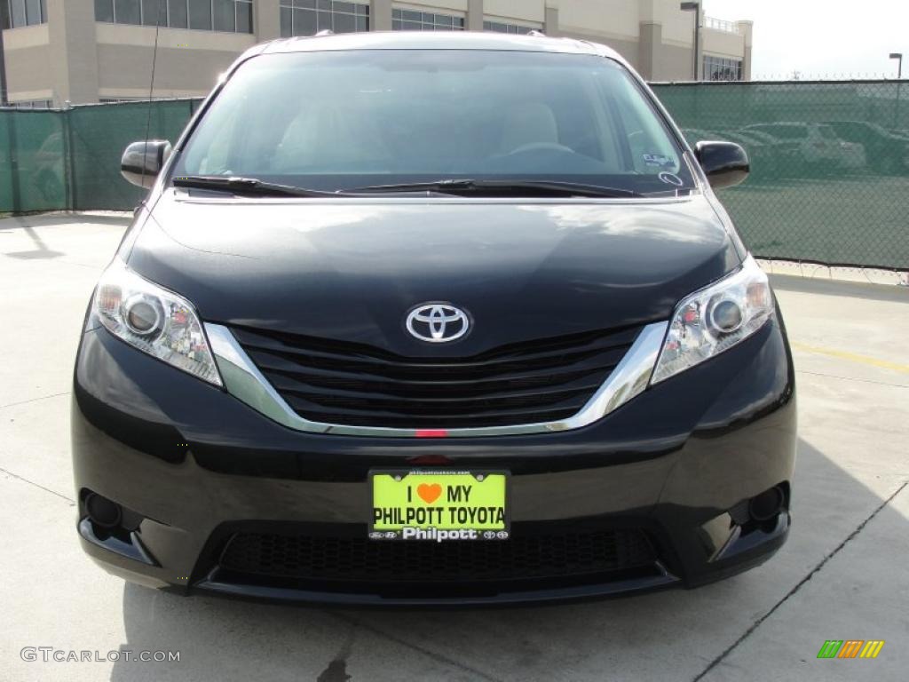 2011 Sienna LE - Black / Light Gray photo #8