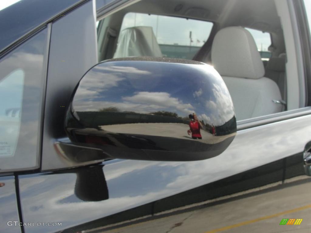 2011 Sienna LE - Black / Light Gray photo #12
