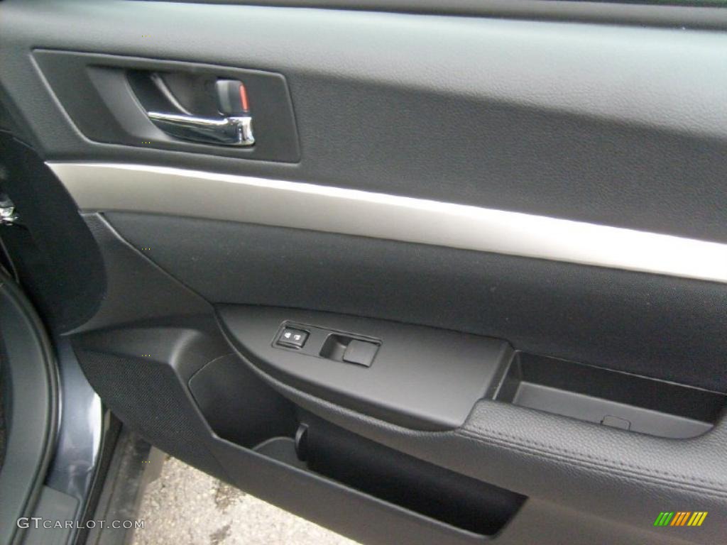 2011 Outback 2.5i Premium Wagon - Graphite Gray Metallic / Off Black photo #17
