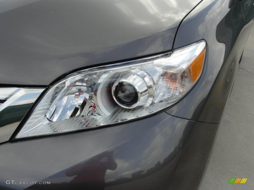 2011 Sienna Limited - Predawn Gray Mica / Light Gray photo #9