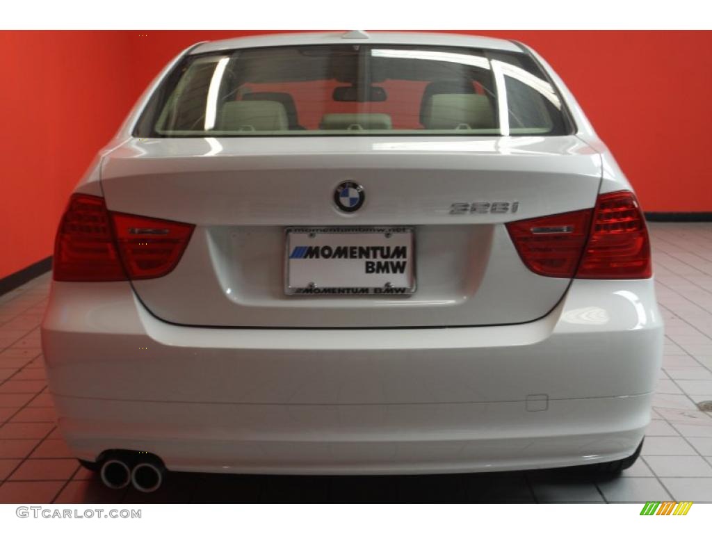 2011 3 Series 328i Sedan - Alpine White / Beige photo #19