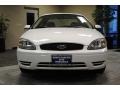Vibrant White - Taurus SEL Photo No. 15