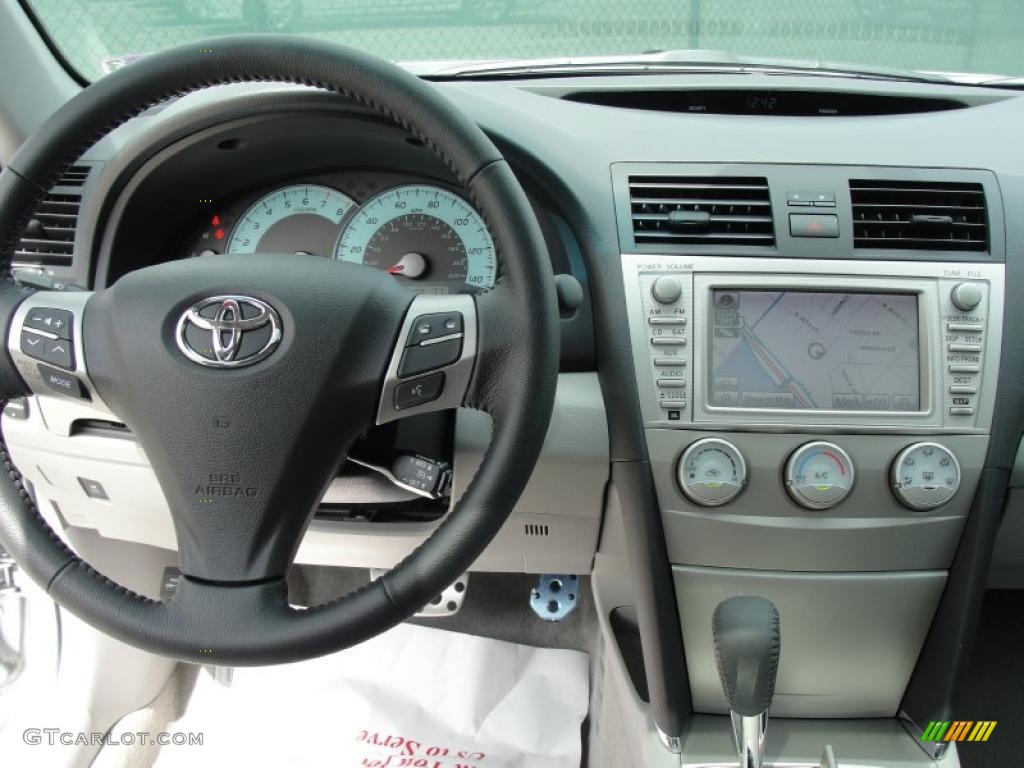 2011 Toyota Camry SE Ash Dashboard Photo #47062037