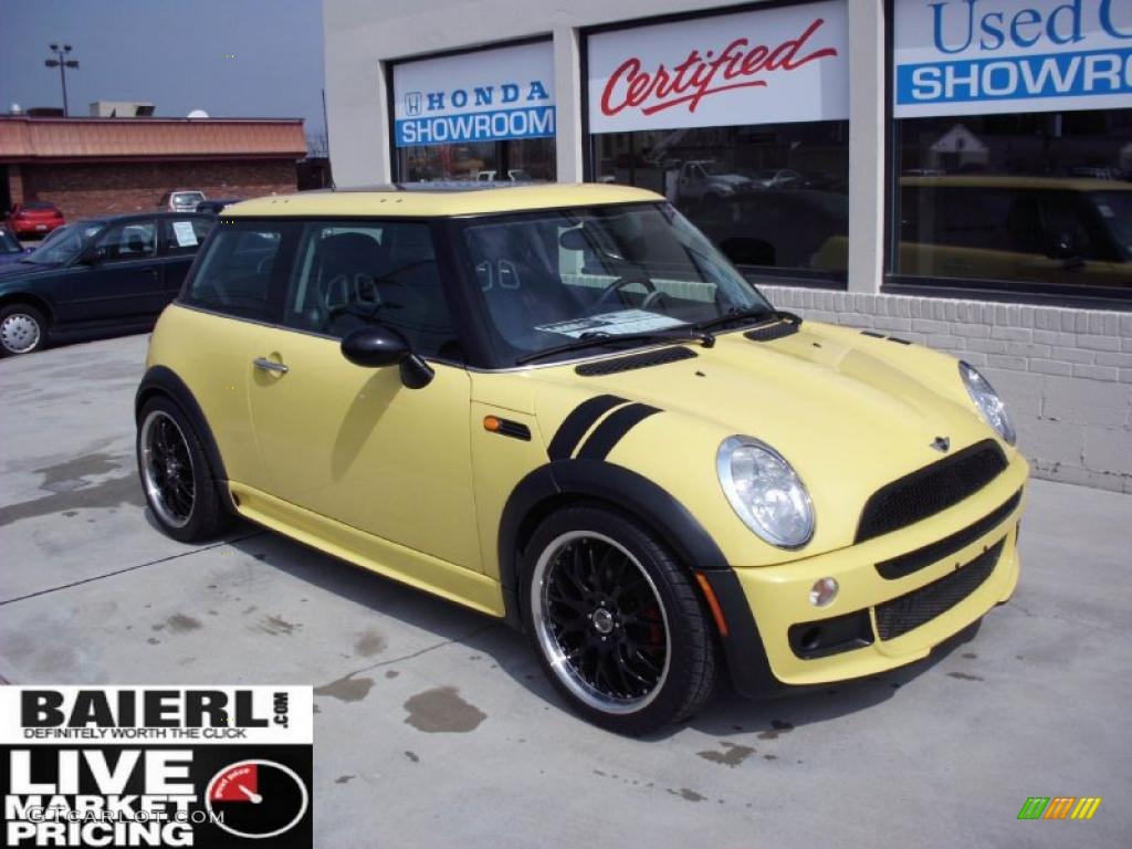 2002 Cooper Hardtop - Liquid Yellow / Panther Black photo #1