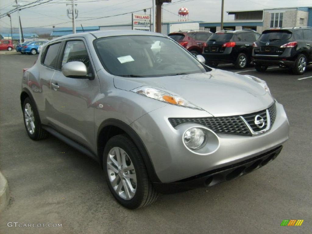 2011 Juke SV AWD - Chrome Silver / Black/Silver Trim photo #10