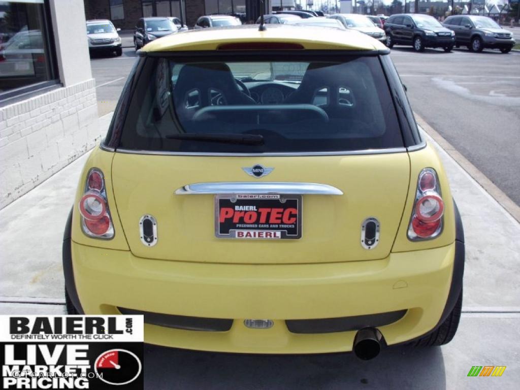 2002 Cooper Hardtop - Liquid Yellow / Panther Black photo #5