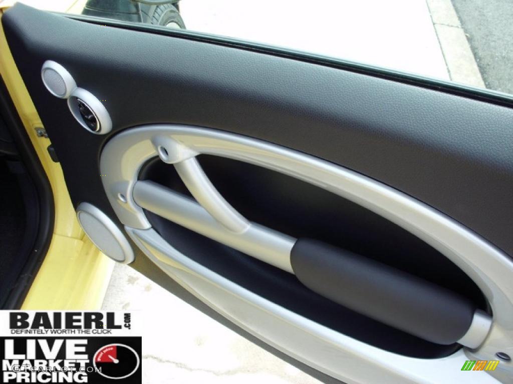 2002 Cooper Hardtop - Liquid Yellow / Panther Black photo #16