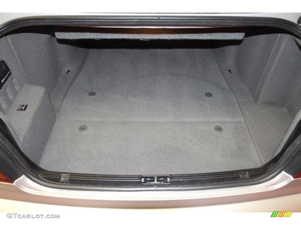 1999 BMW 5 Series 540i Sedan Trunk Photo #47067335