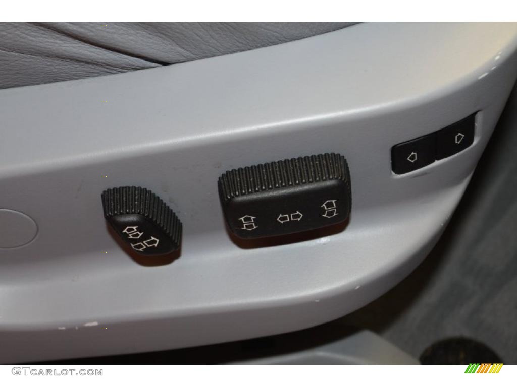 1999 BMW 5 Series 540i Sedan Controls Photo #47067452