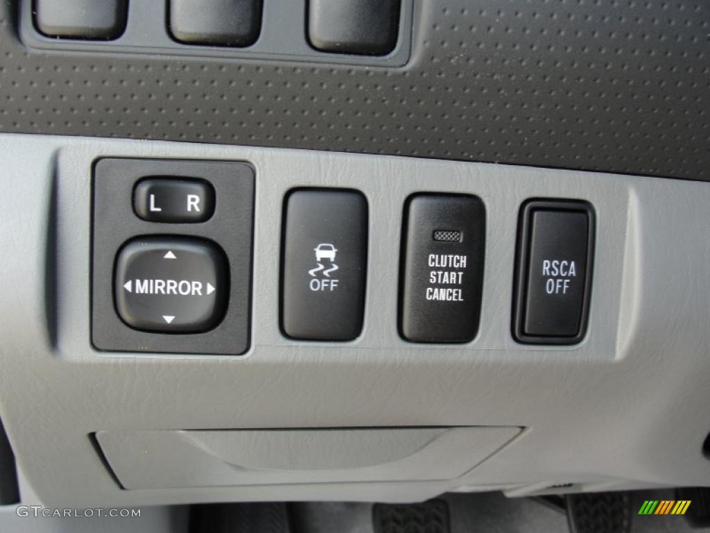 2011 Toyota Tacoma Access Cab 4x4 Controls Photo #47068091