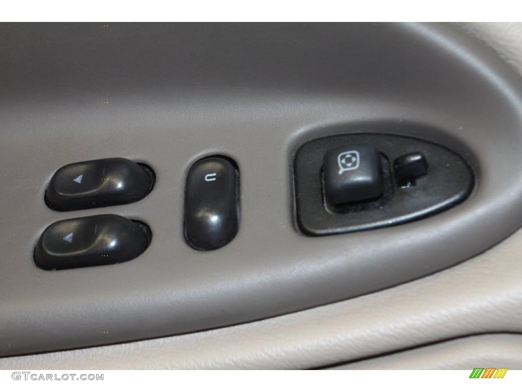 2002 Ford Mustang GT Coupe Controls Photo #47071046