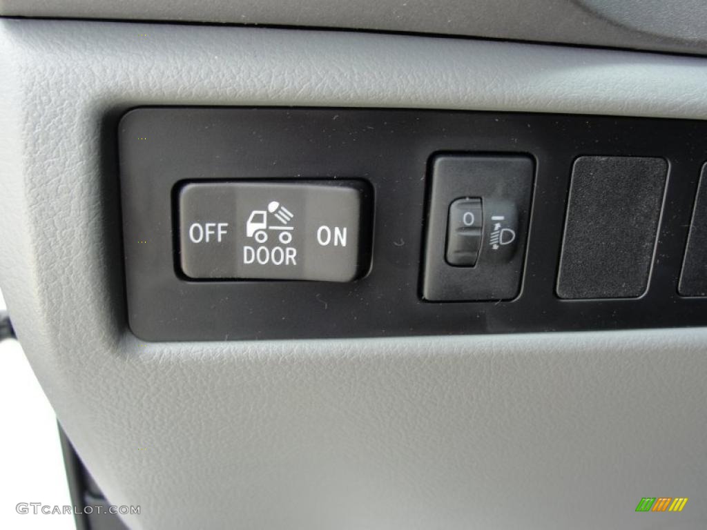 2011 Tundra Double Cab - Super White / Graphite Gray photo #33