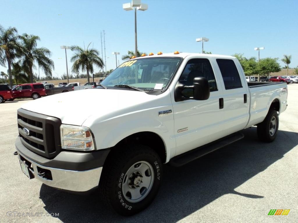 2005 F350 Super Duty FX4 Crew Cab 4x4 - Oxford White / Medium Flint photo #15