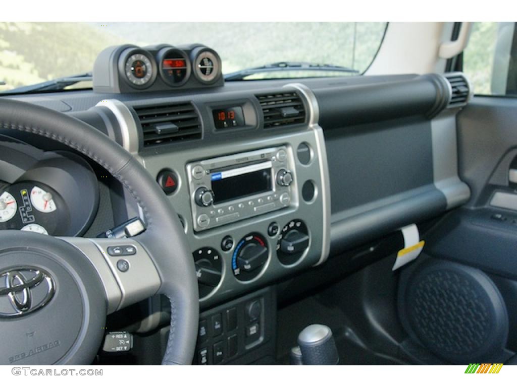 2011 FJ Cruiser 4WD - Silver Fresco Metallic / Dark Charcoal photo #10