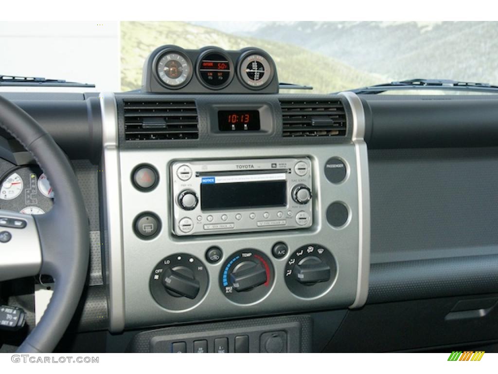 2011 Toyota FJ Cruiser 4WD Controls Photo #47072582