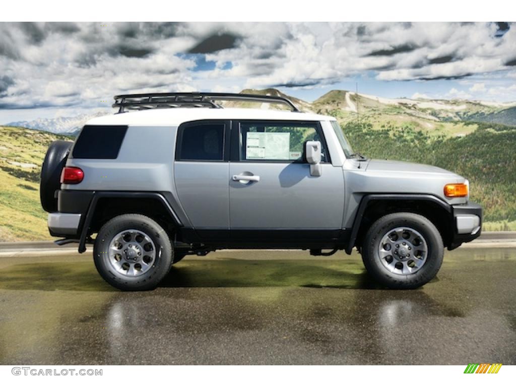 2011 FJ Cruiser 4WD - Silver Fresco Metallic / Dark Charcoal photo #2