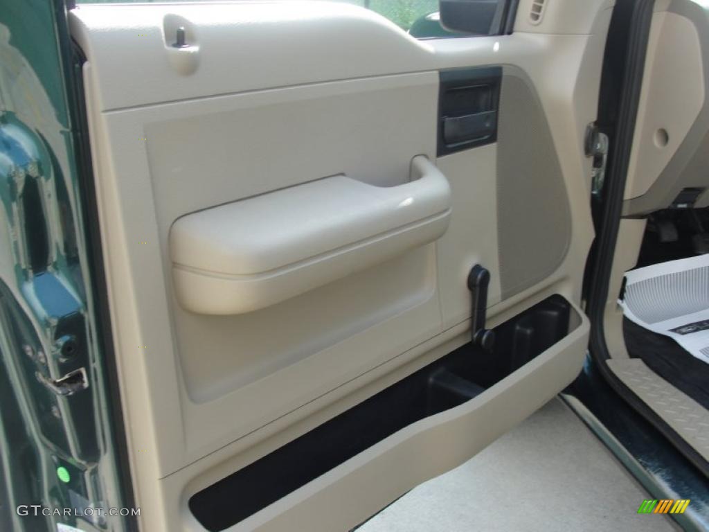 2007 Ford F150 XL SuperCab 4x4 Tan Door Panel Photo #47073353