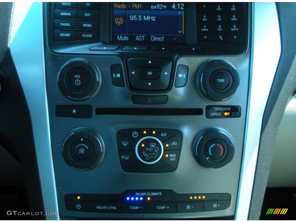 2011 Ford Explorer FWD Controls Photo #47073395