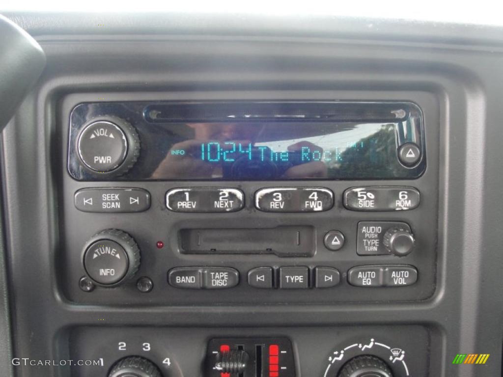 2005 Chevrolet Silverado 1500 LS Extended Cab Controls Photo #47074016