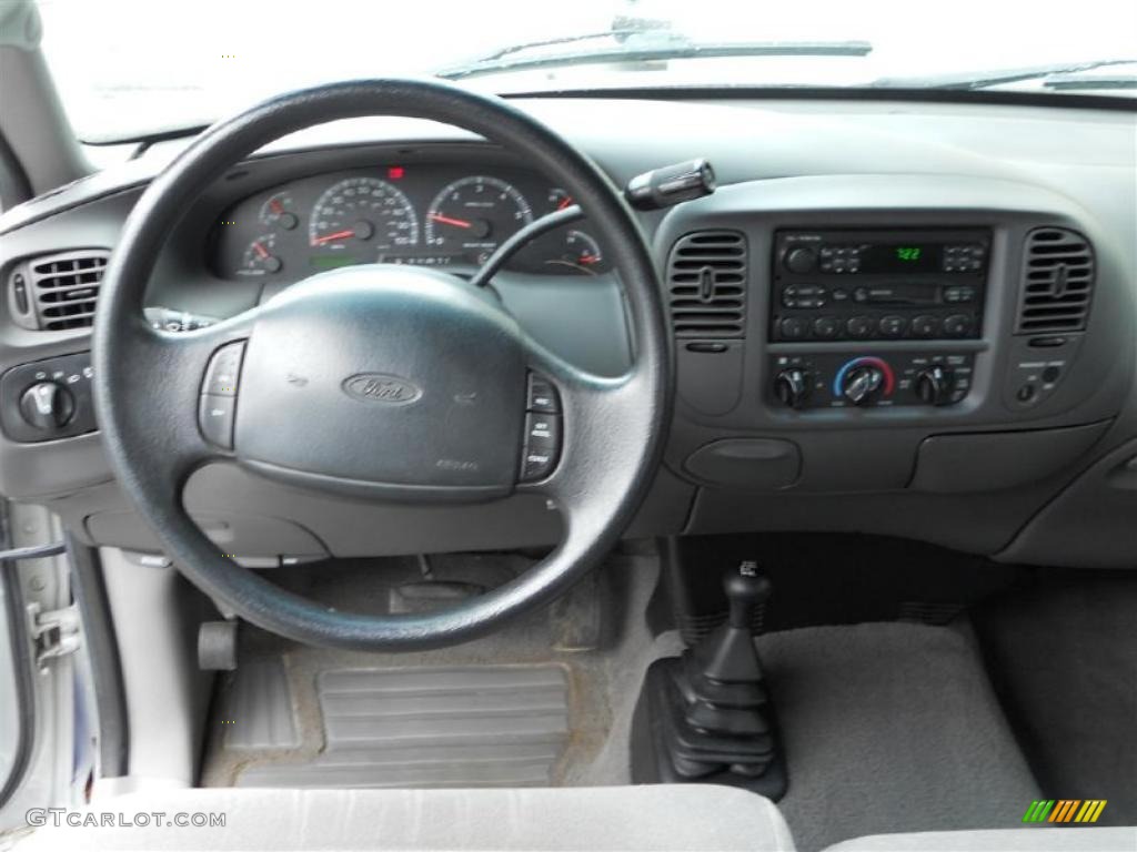 2000 Ford F150 XLT Extended Cab 4x4 Medium Graphite Dashboard Photo #47075159