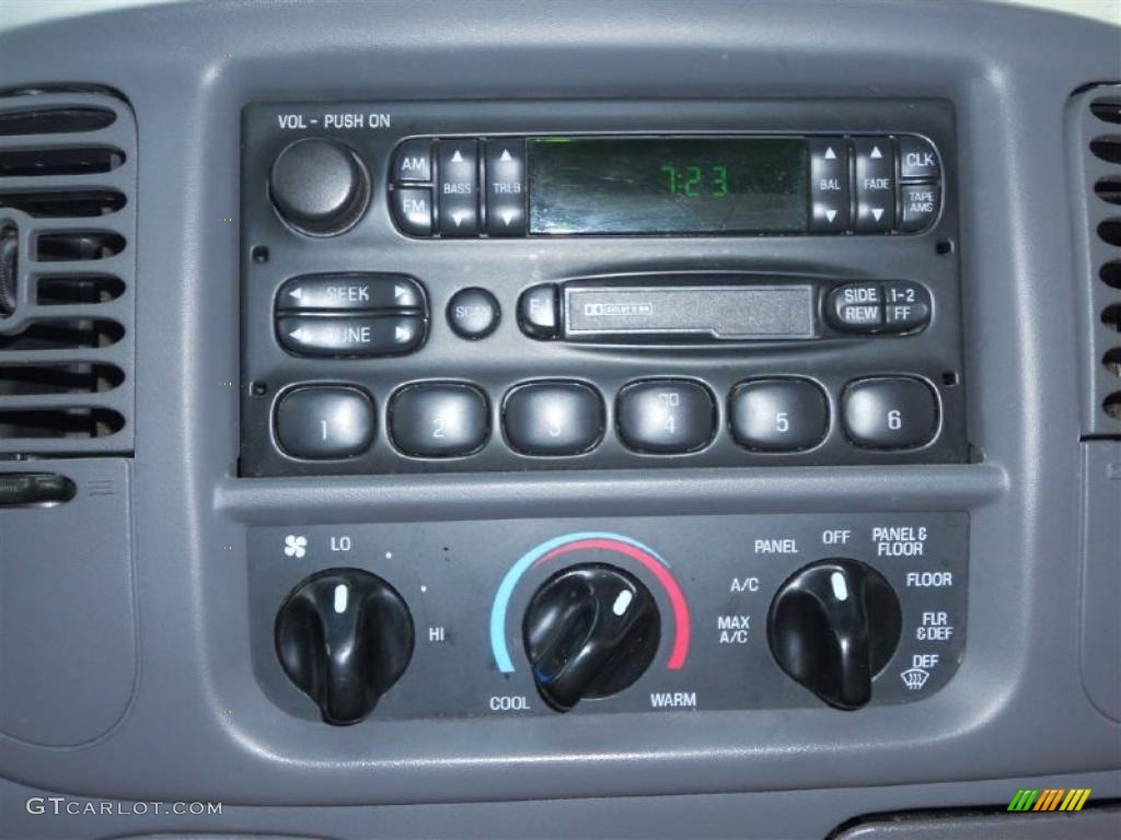 2000 Ford F150 XLT Extended Cab 4x4 Controls Photo #47075192