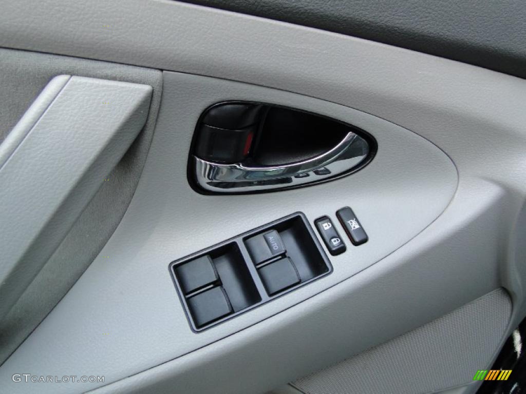 2008 Toyota Camry LE Controls Photo #47075804