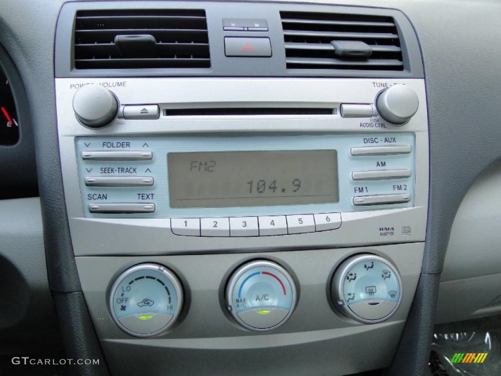 2008 Toyota Camry LE Controls Photo #47075912