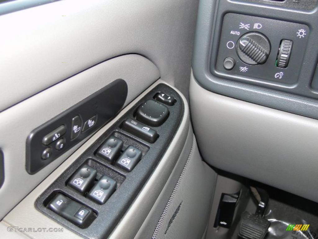 2006 Chevrolet Avalanche LT Controls Photo #47077514