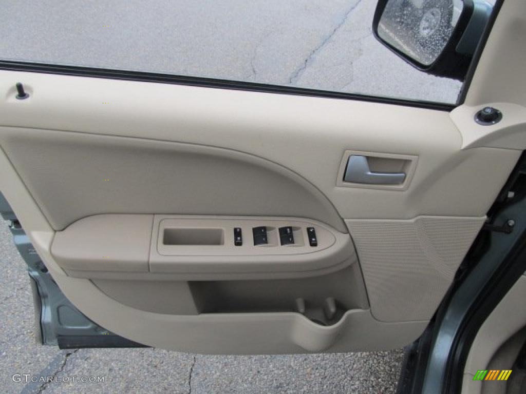 2006 Ford Freestyle SEL Pebble Beige Door Panel Photo #47079407