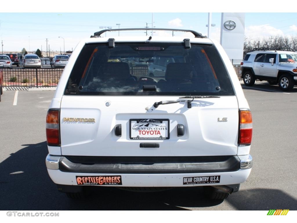 1998 Pathfinder LE 4x4 - Cloud White / Blond photo #3