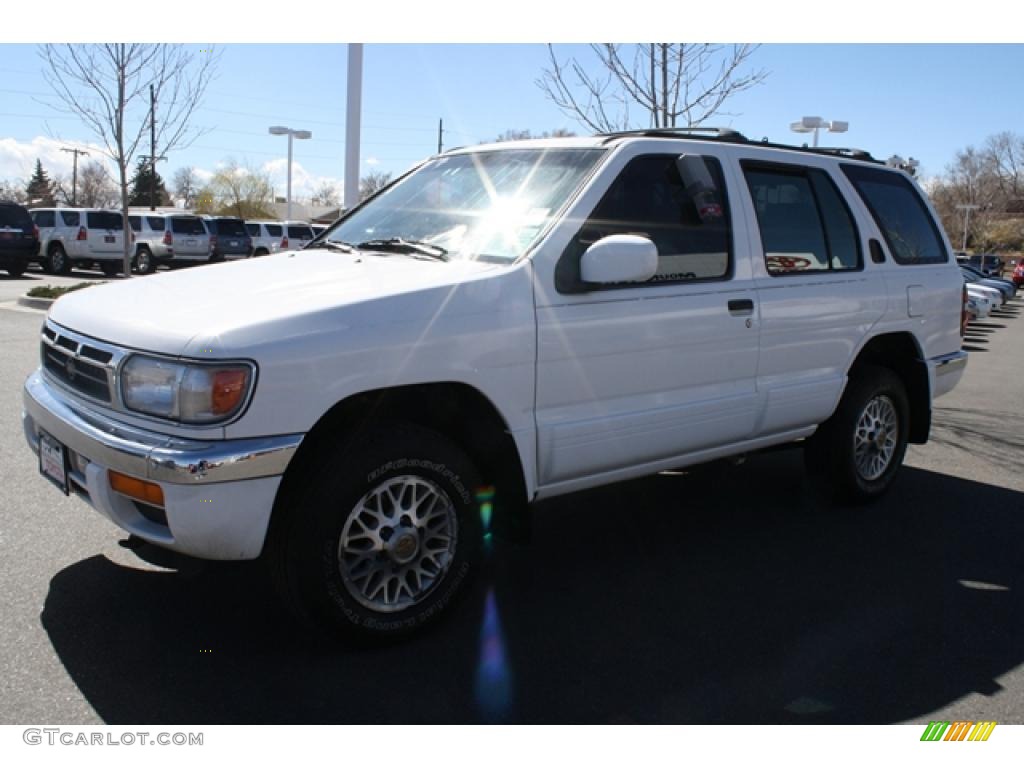 1998 Pathfinder LE 4x4 - Cloud White / Blond photo #5