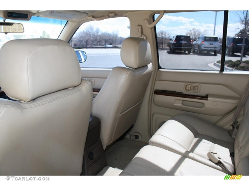1998 Pathfinder LE 4x4 - Cloud White / Blond photo #10