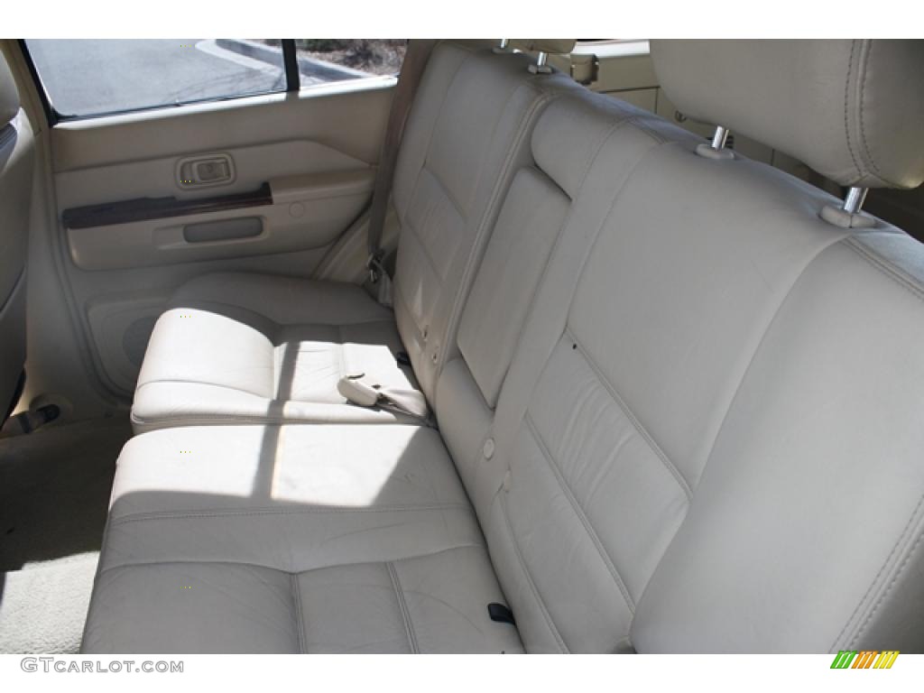 1998 Pathfinder LE 4x4 - Cloud White / Blond photo #13