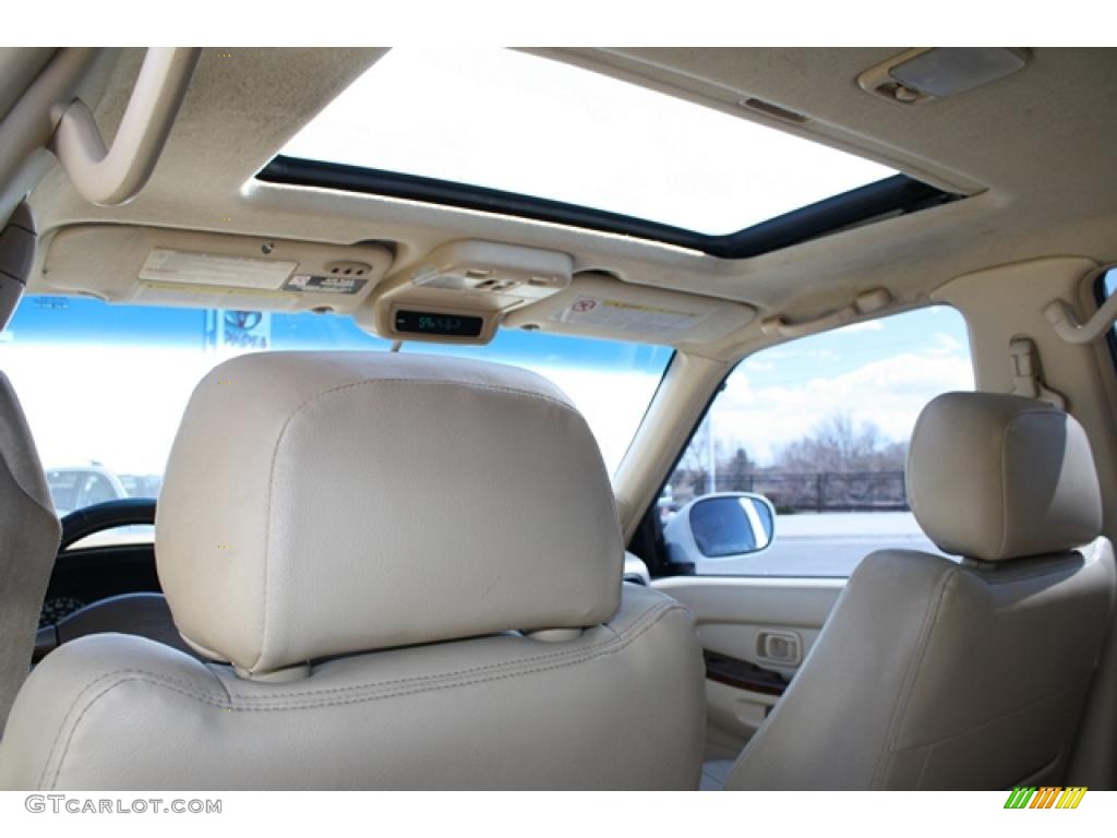 1998 Pathfinder LE 4x4 - Cloud White / Blond photo #27