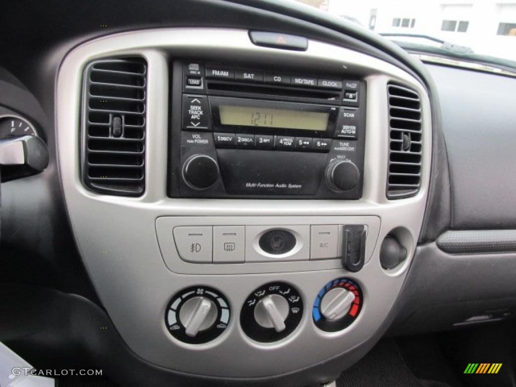 2006 Mazda Tribute s 4WD Controls Photo #47082482