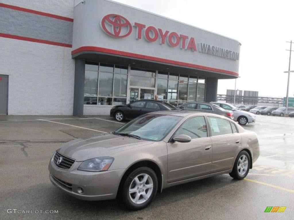 Polished Pewter Metallic Nissan Altima