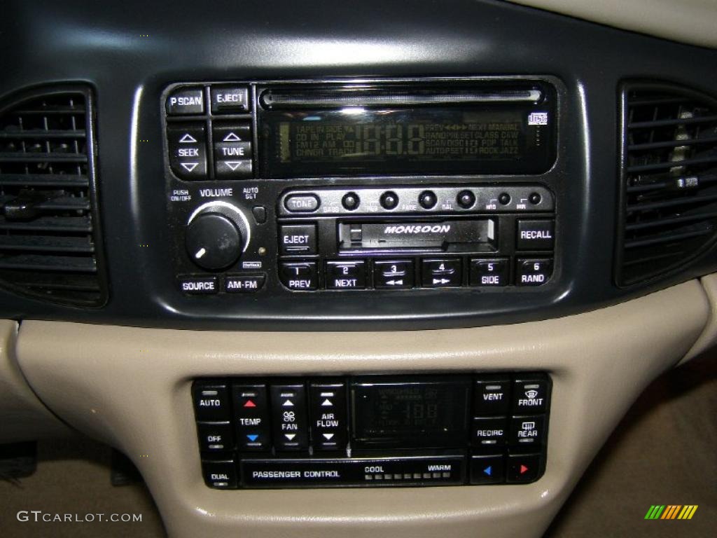 2002 Buick Regal LS Controls Photo #47083559
