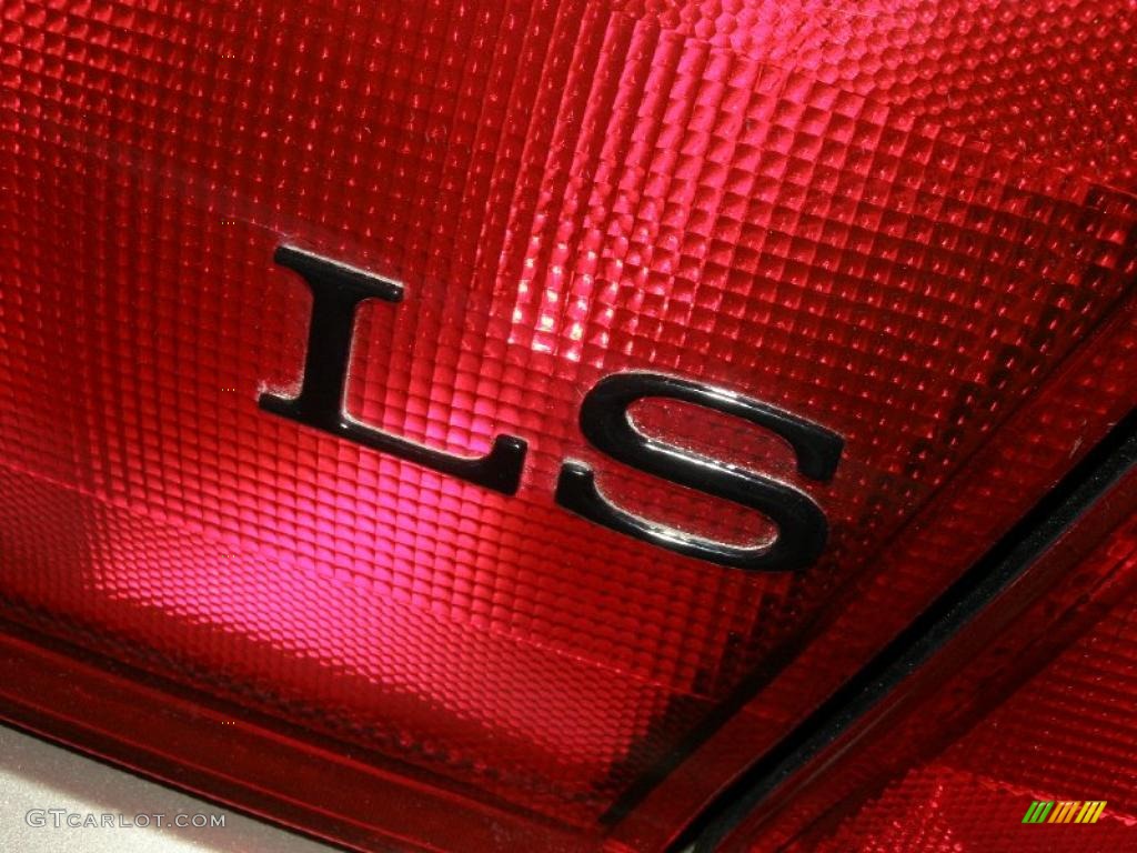 2002 Buick Regal LS Marks and Logos Photos
