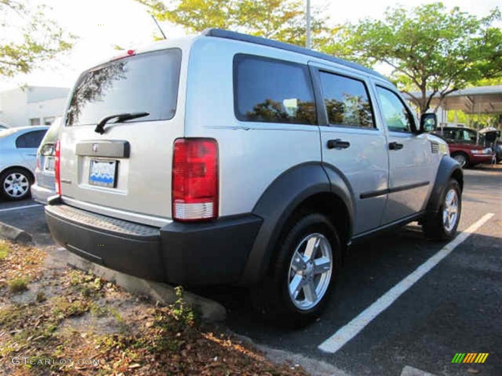 2007 Nitro SXT - Bright Silver Metallic / Dark Slate Gray photo #2