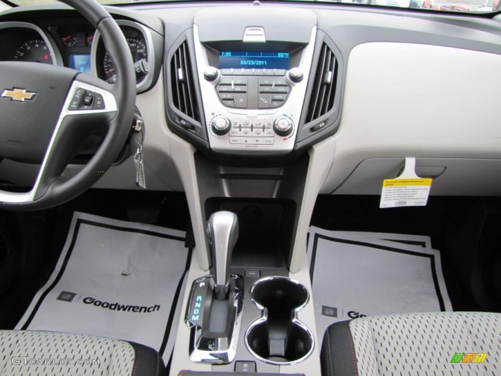 2011 Chevrolet Equinox LS Light Titanium/Jet Black Dashboard Photo #47084852