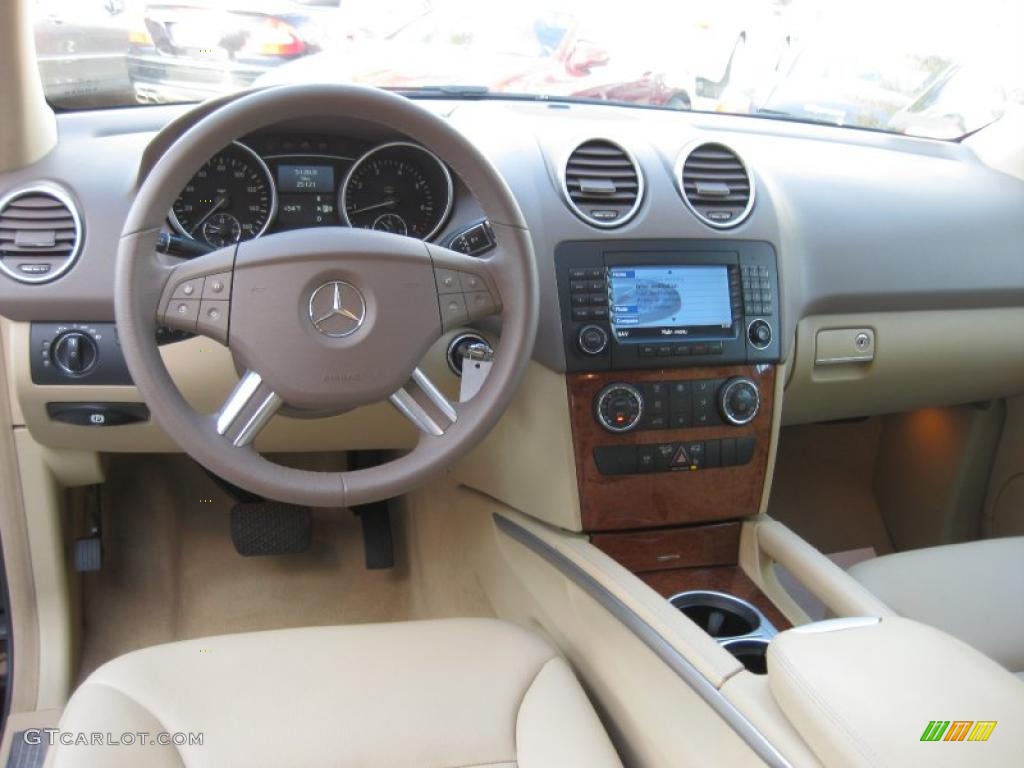 2008 Mercedes-Benz ML 350 4Matic Macadamia Dashboard Photo #47085944