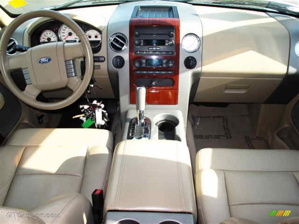 2007 Ford F150 Lariat SuperCrew 4x4 Tan Dashboard Photo #47086067