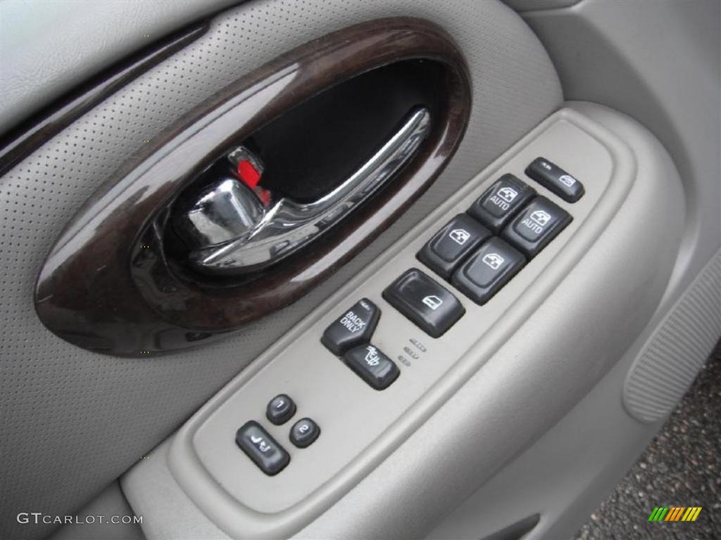 2004 Buick Rainier CXL AWD Controls Photo #47088803