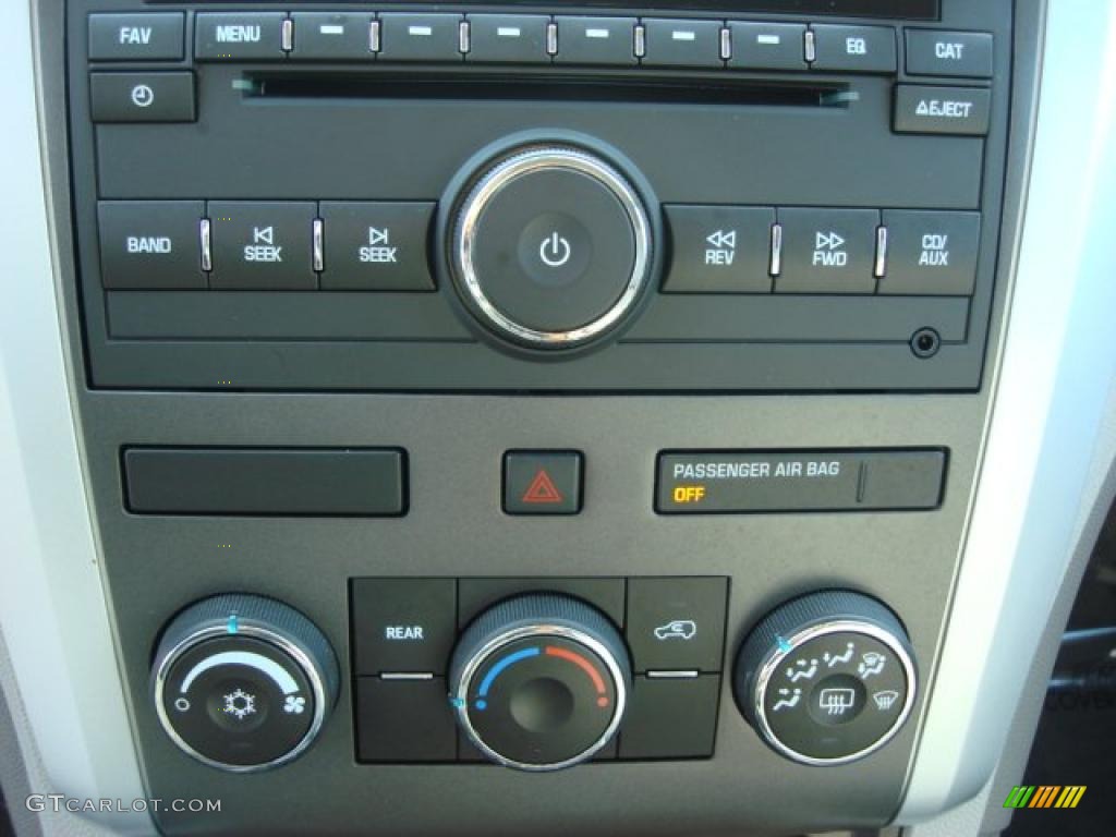 2011 Chevrolet Traverse LS Controls Photos